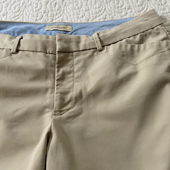 Dockers Khaki Wide Leg Cropped Tan Pants Mid Rise Size 8 - Picture 7 of 13